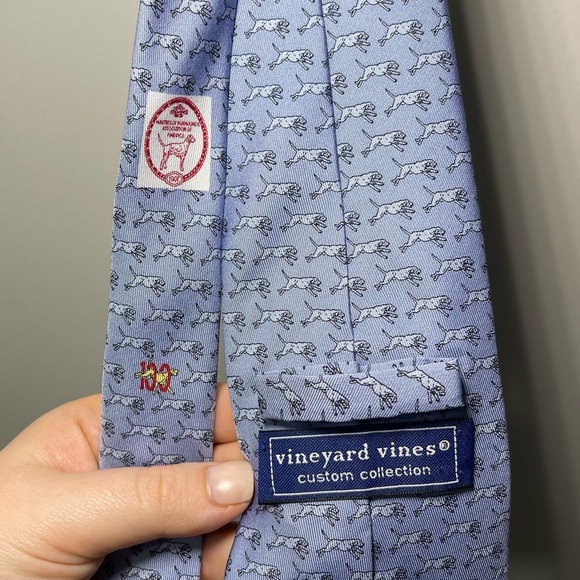 Vineyard Vines men's Blue all over jumping dog print custom made 100% silk tie - Picture 6 of 6